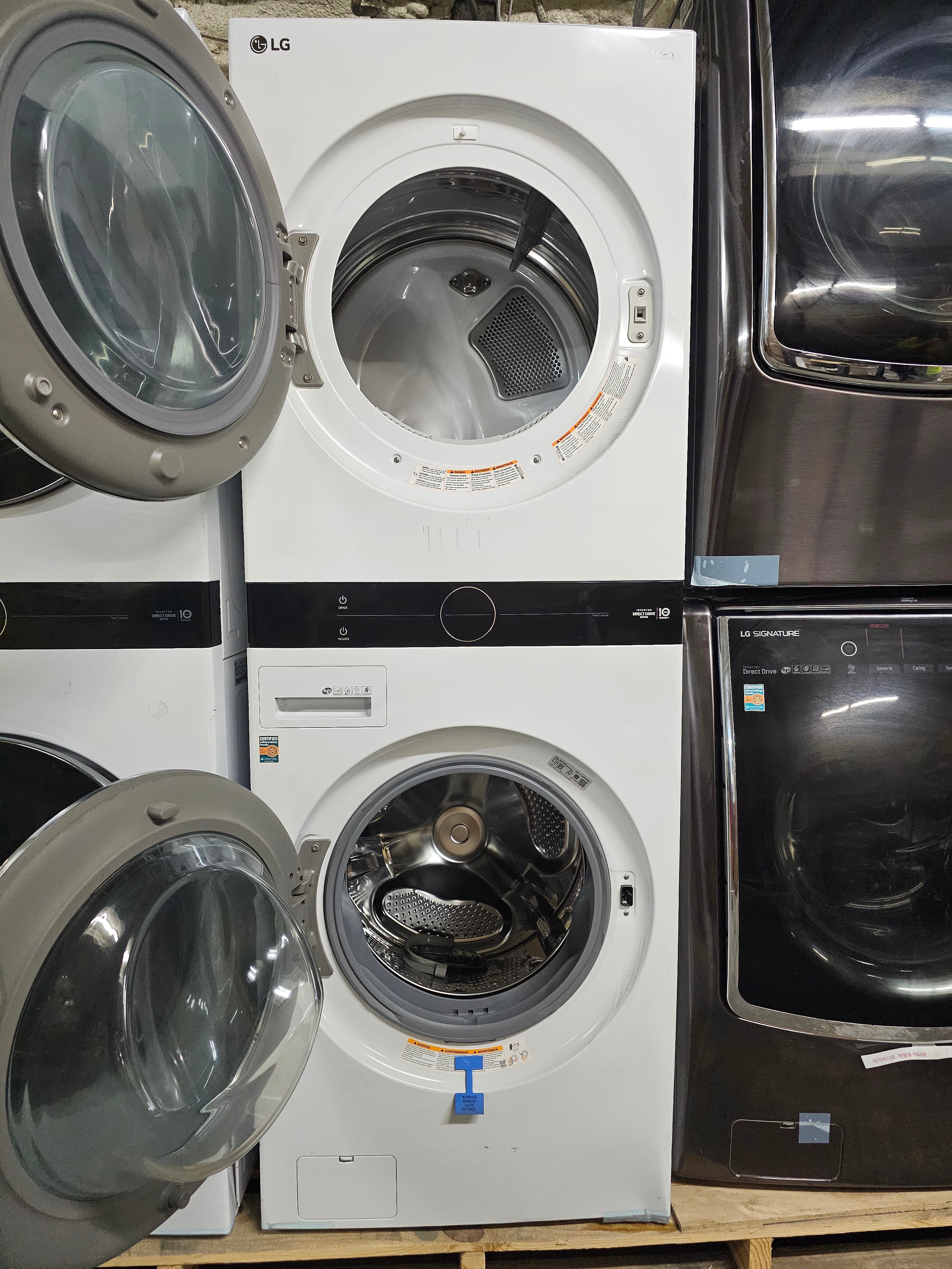 LG WashTower Stacked SMART Laundry Center 4.5 Cu.Ft. Front Load Washer & 7.4 Cu.Ft. Gas Dryer in White w/ Steam